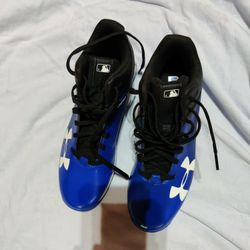 Boys Size 7 Under Armor Spikes