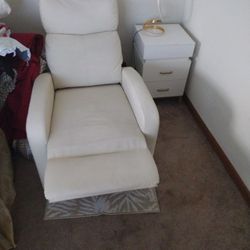 Set Of Nice Recliners 