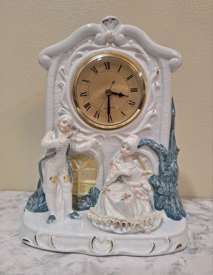 VINTAGE PORCELAIN COLONIAL-STYLE MANTEL CLOCK