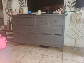 AS IN PICTURES. MINOR SCRATCHES..1 IS A CRACKED...PICK UP IN BLOOMINGTON..AVAILABLE FOR FAIR OFFERS..CHECK OUT MY PAGE FOR MORE ✔️ ✅️
