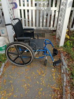 Breezy folding adjustable wheel chair