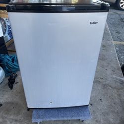 Haier 4.2 stars out of 364 reviews (4.2)| 364 Haier 4.5 Cu Ft Single Door Mini Fridge HC46SF10SV, Virtual Steel