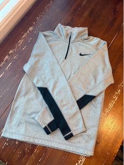 Nike Therma-Fit Light Gray Quarter-Zip Pullover with Black Accents