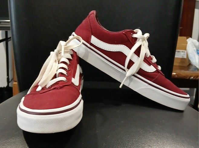 Vans Off The Wall. Burgundy/White. Women Walking Shoes. Size 6. Boys Size 4.5.