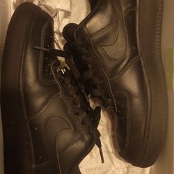 Men's Low Top Nike Air Force Ones Blk, NWT And Box Size 8.5