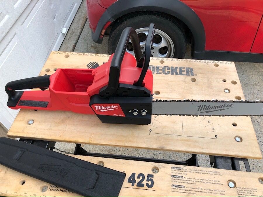 Milwaukee 2727-20 M18 fuel 16 in. Chainsaw ( tool only ) brand new