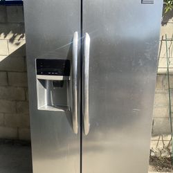 Refrigerator 