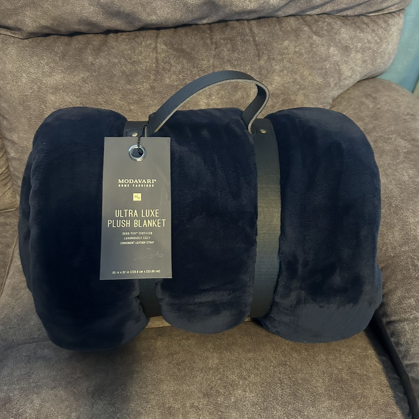 New Modavari Navy Blue Ultra Luxe Plush Blanket for Sale in Las Vegas NV OfferUp