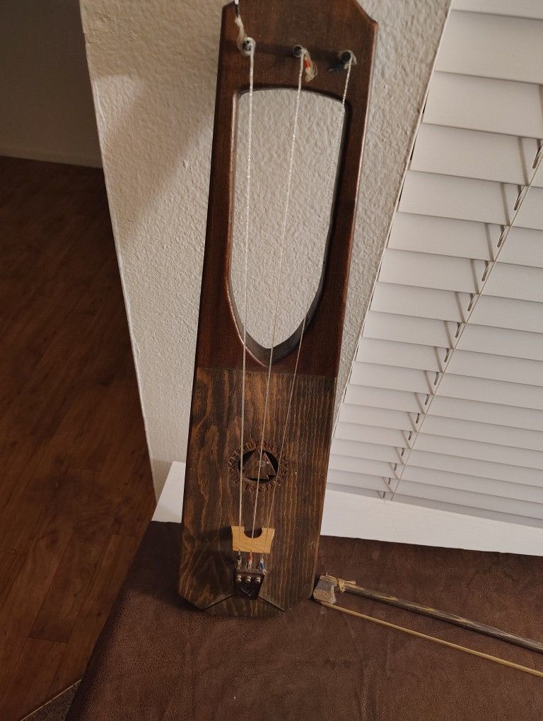 Talharpa lyre Violin