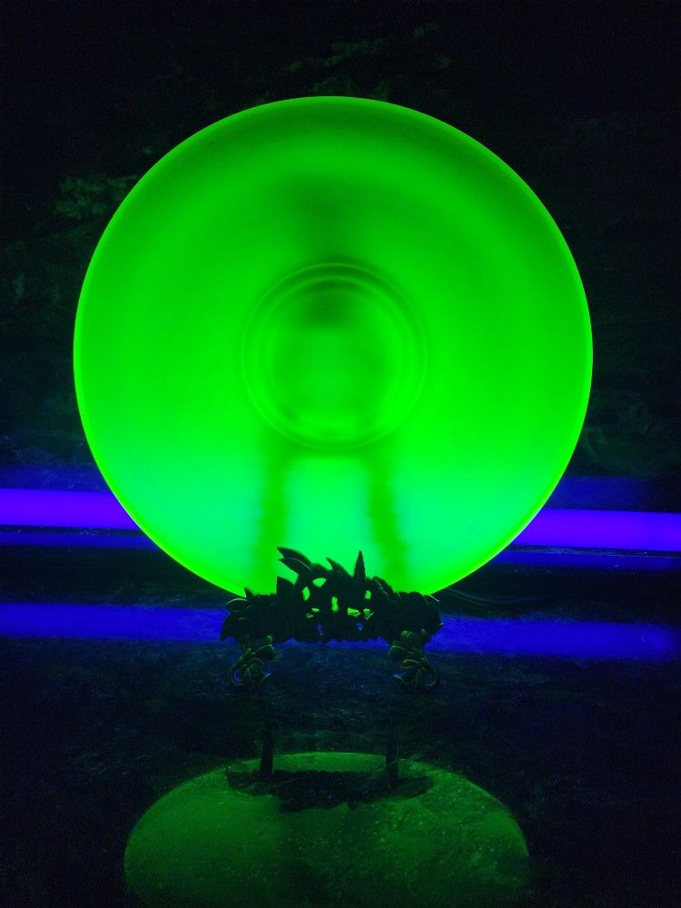 Uranium glass plate