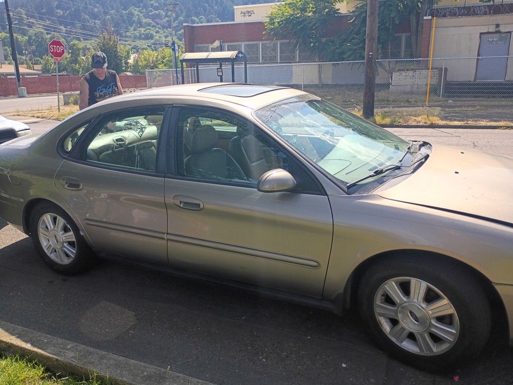 2005 Ford Taurus