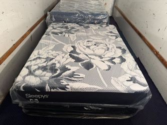 Like New! Sleepy's Queen Mattress - Delivery Available