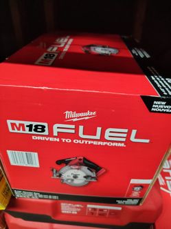 Milwaukee M18 FUEL 6-1/2" Circular Saw