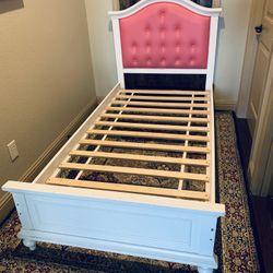 Girls Twin Size Bed With Mattress 