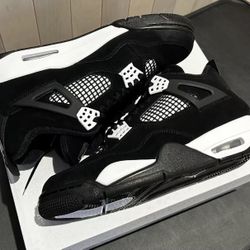 Air Jordan 4 White Thunder Size 7Y / 10 / 10.5 / 11