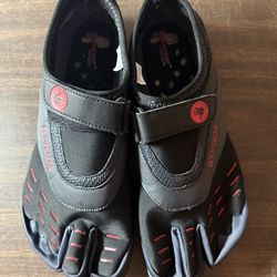 Body Glove 3T Barefoot Men's Water Shoes Size 12 Black/Red Perfect