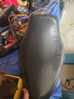 Le pera Harley seat