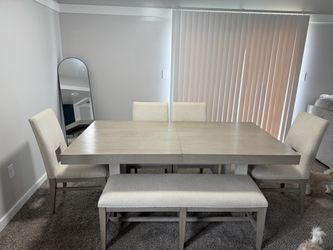 Extendable dining table set