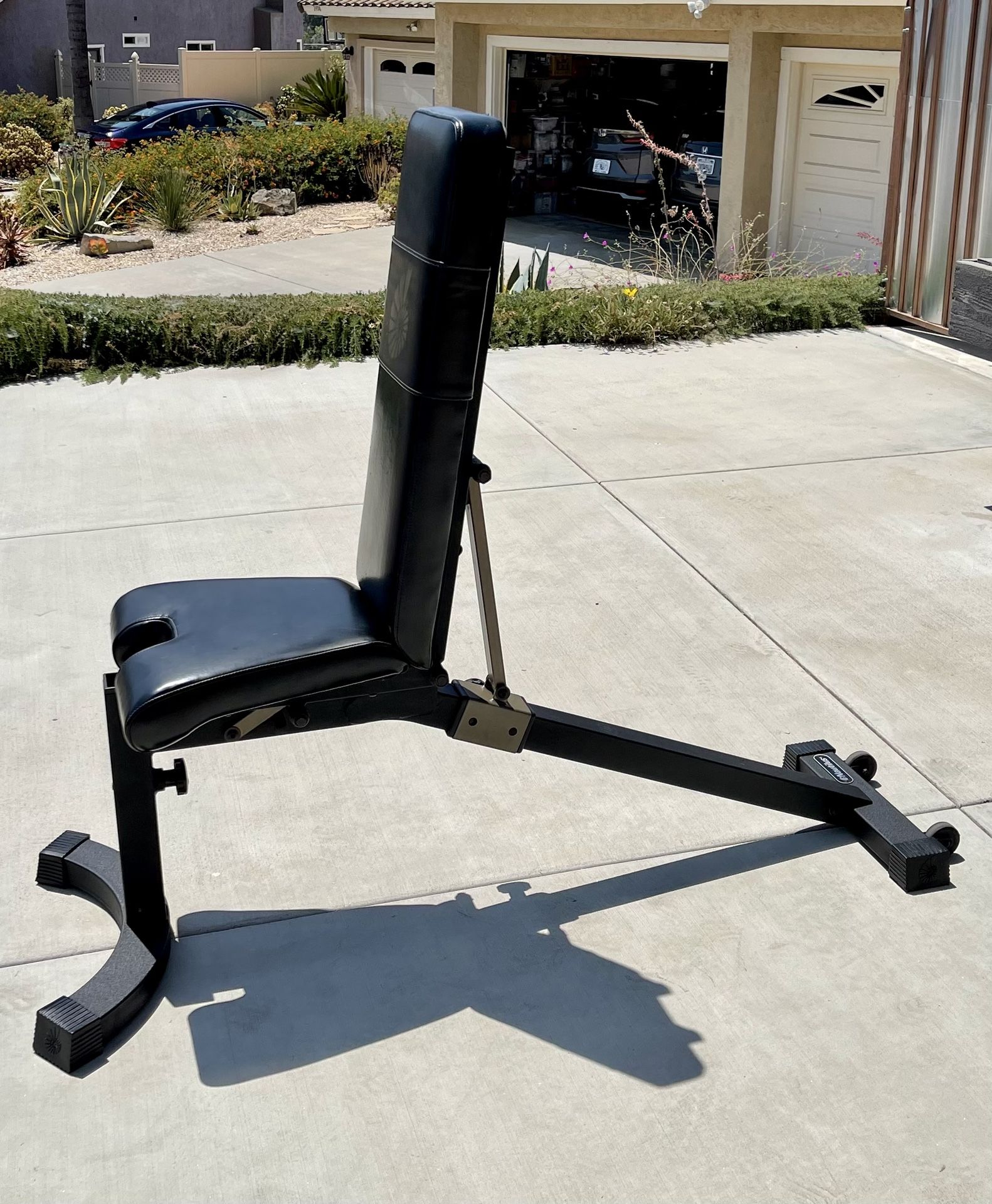 Original Nautilus Adjustable Weight Bench With Wheels- 600 Lb Max