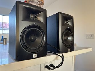 JBL 3 Series LSR305 Studio Monitors