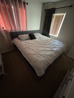 King Frame/Bed With Drawers