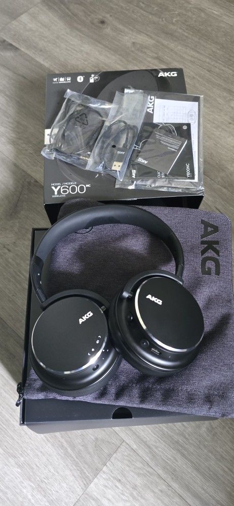 AKG Y600NC Noise Cancelling Bluetooth Headphones - Graphite Black