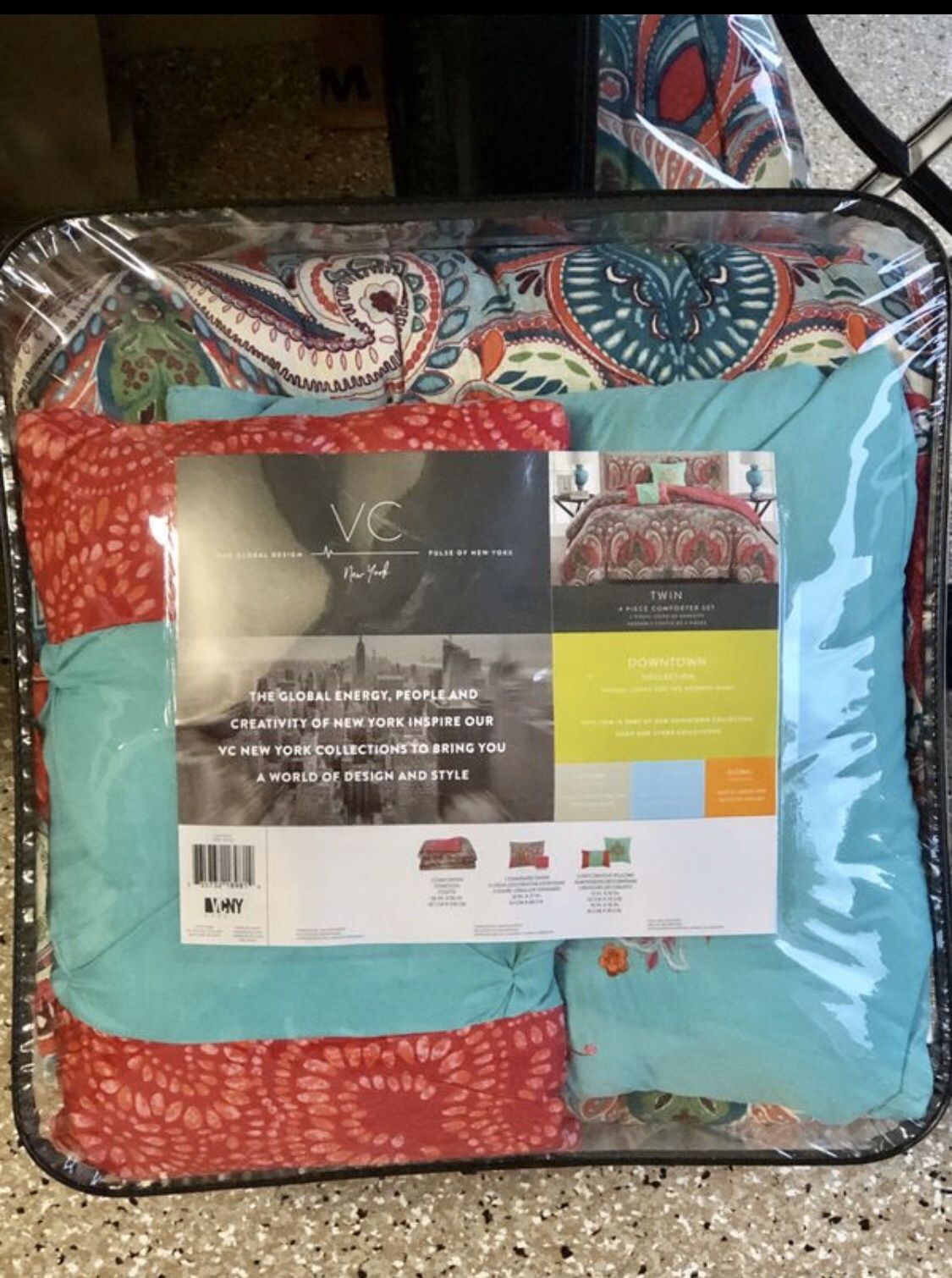 *NEW* Twin 4pc Comforter Set (Makes Great Gift!)