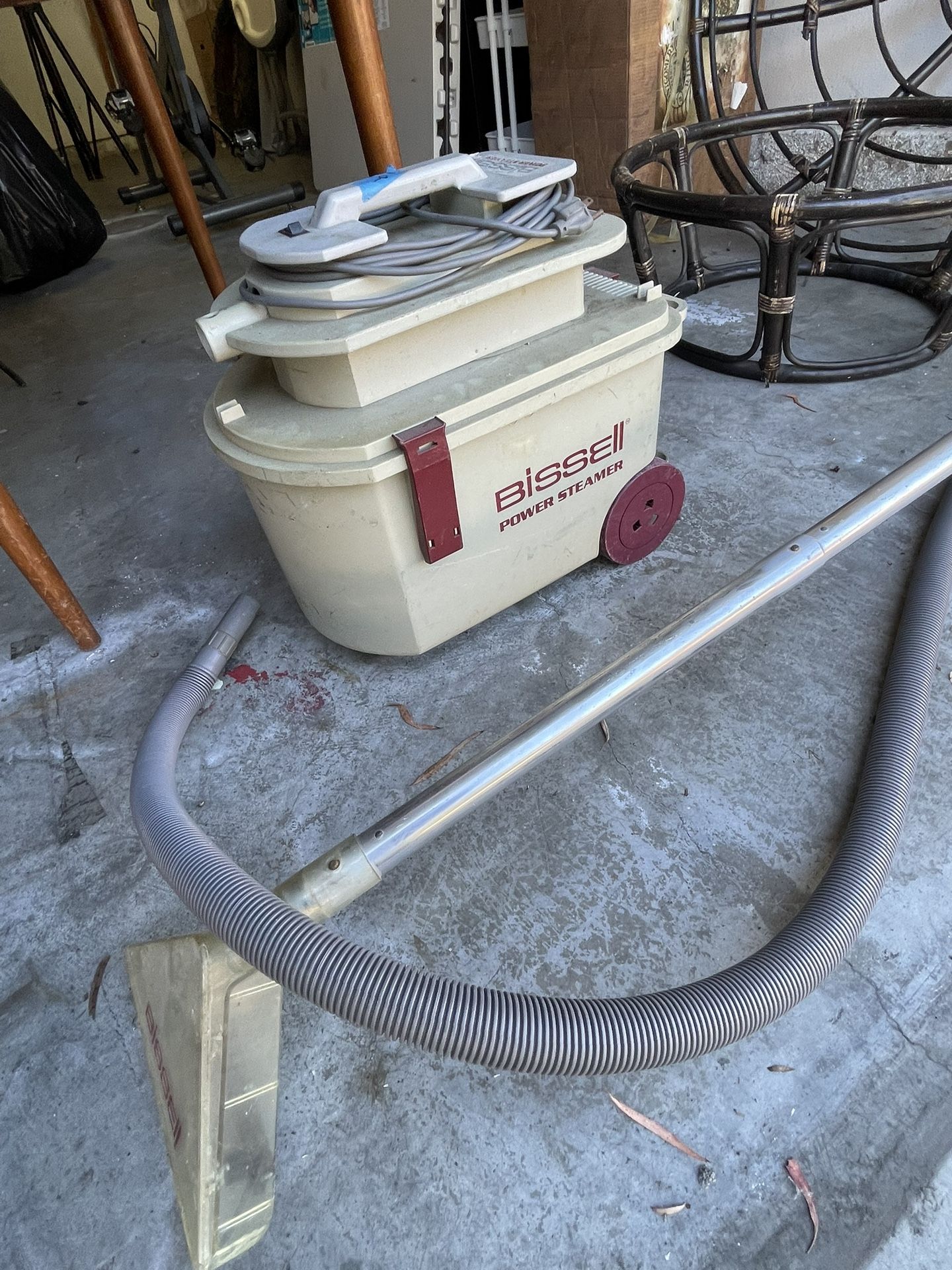 Carpet steamer