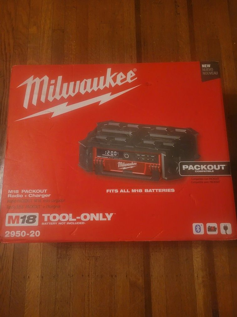 Milwaukee M18 Packout Radio + Charger