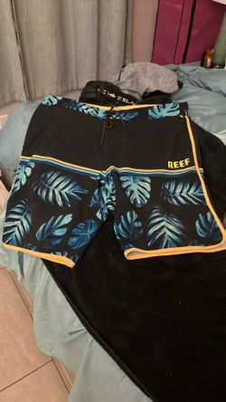 REEF jungle board shorts 36