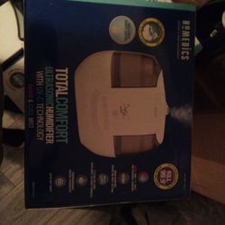 Total Comfort Ultrasonic Humidifier With UV-C Technology Thumbnail