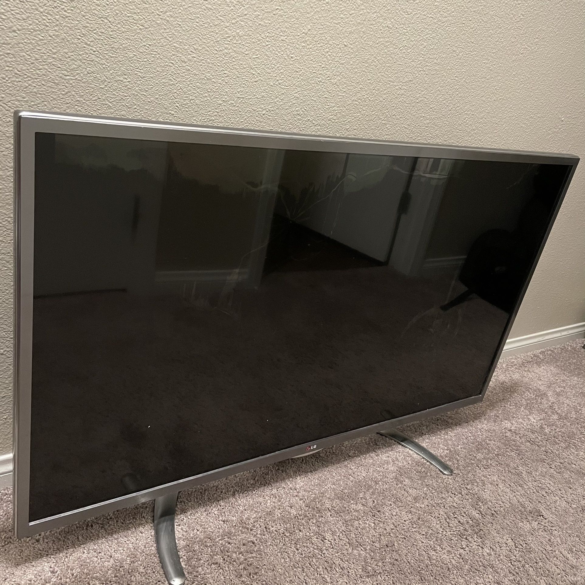 LG 50 Inch HD TV Broken Screen For Parts Only