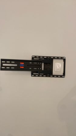 TV bracket/ 24” HD smart tv