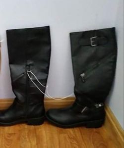 New Black boots size 6