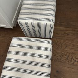 2 Ottomans - Excellent condition