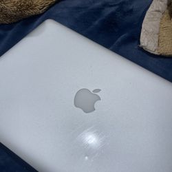MACBOOK AIR 