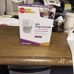 Netgear WiFi Range Extender AC750 New