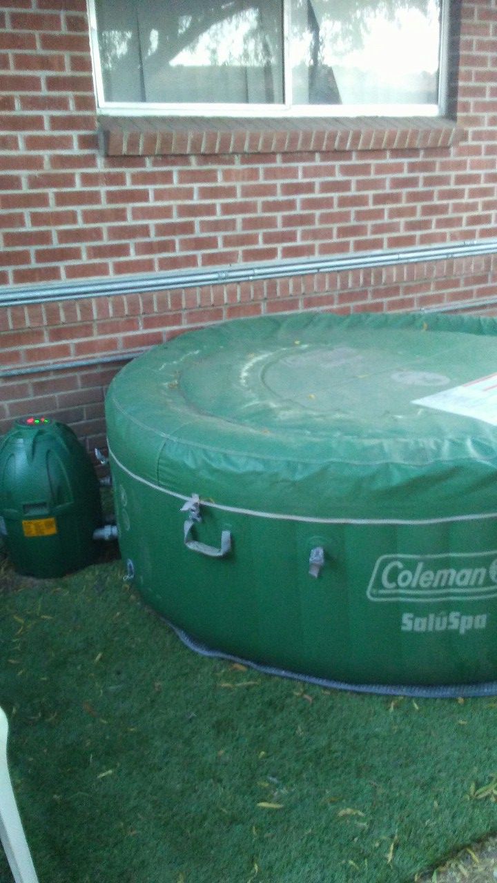 Coleman Portable Salu Spa hot tub