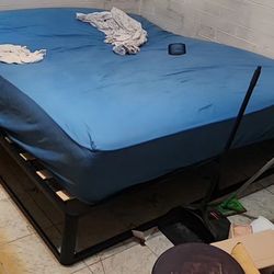 KING SIZE BED & FRAME