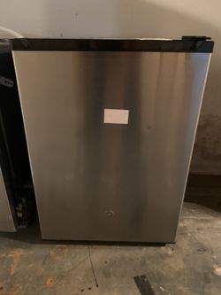 GE Mini Fridge NEW