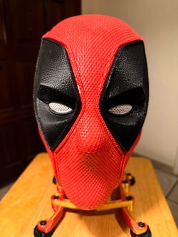 Deadpool Mask – Adult Size | 3 Eye Expressions + Display Stand 3D printed