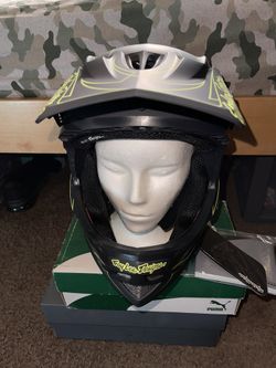 Troy Lee Designs D3 Fiberlite Helmet Spiderstripe Gray/ Yellow Large