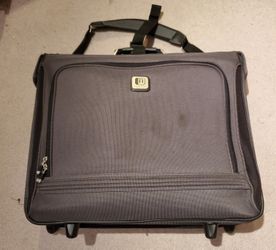Kenneth Cole Wheeled Garment Suitcase