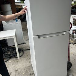 Magic Chef 10.1 Cubic Fridge 