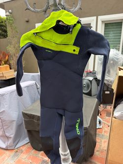 O’Neil wet suit kids size 10