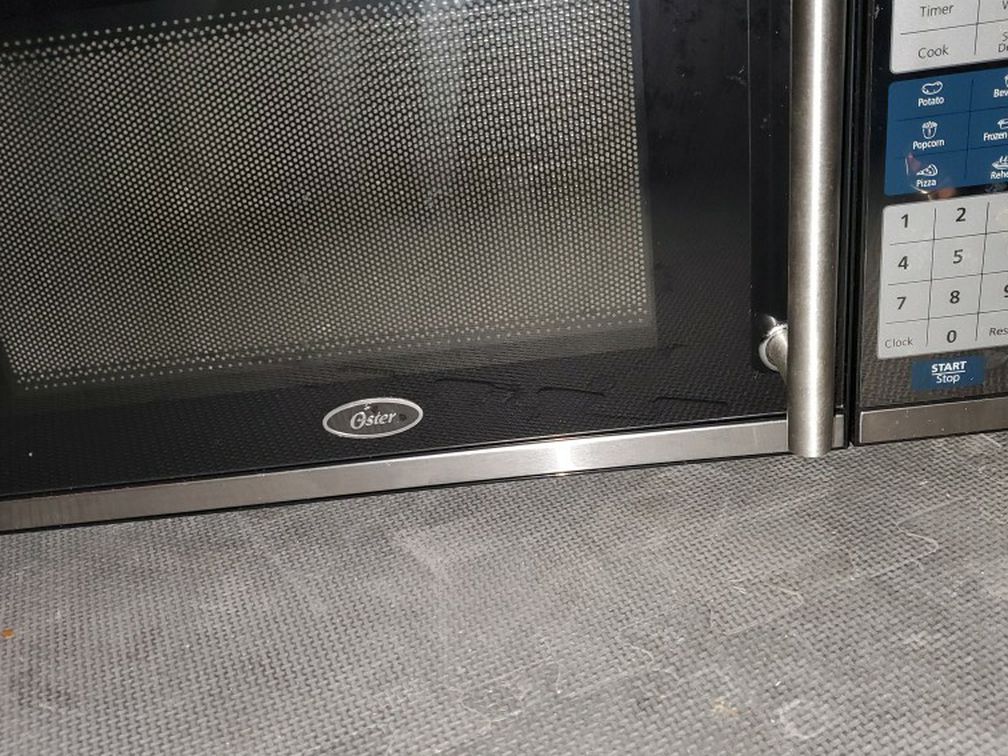 Oster .9 cu ft 900 watt digital countertop microwave