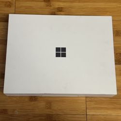 Microsoft - Surface Laptop - Copilot+ PC - 13" Touchscreen - Snapdragon X Plus 2025 - 16GB - 512GB Storage - Platinum