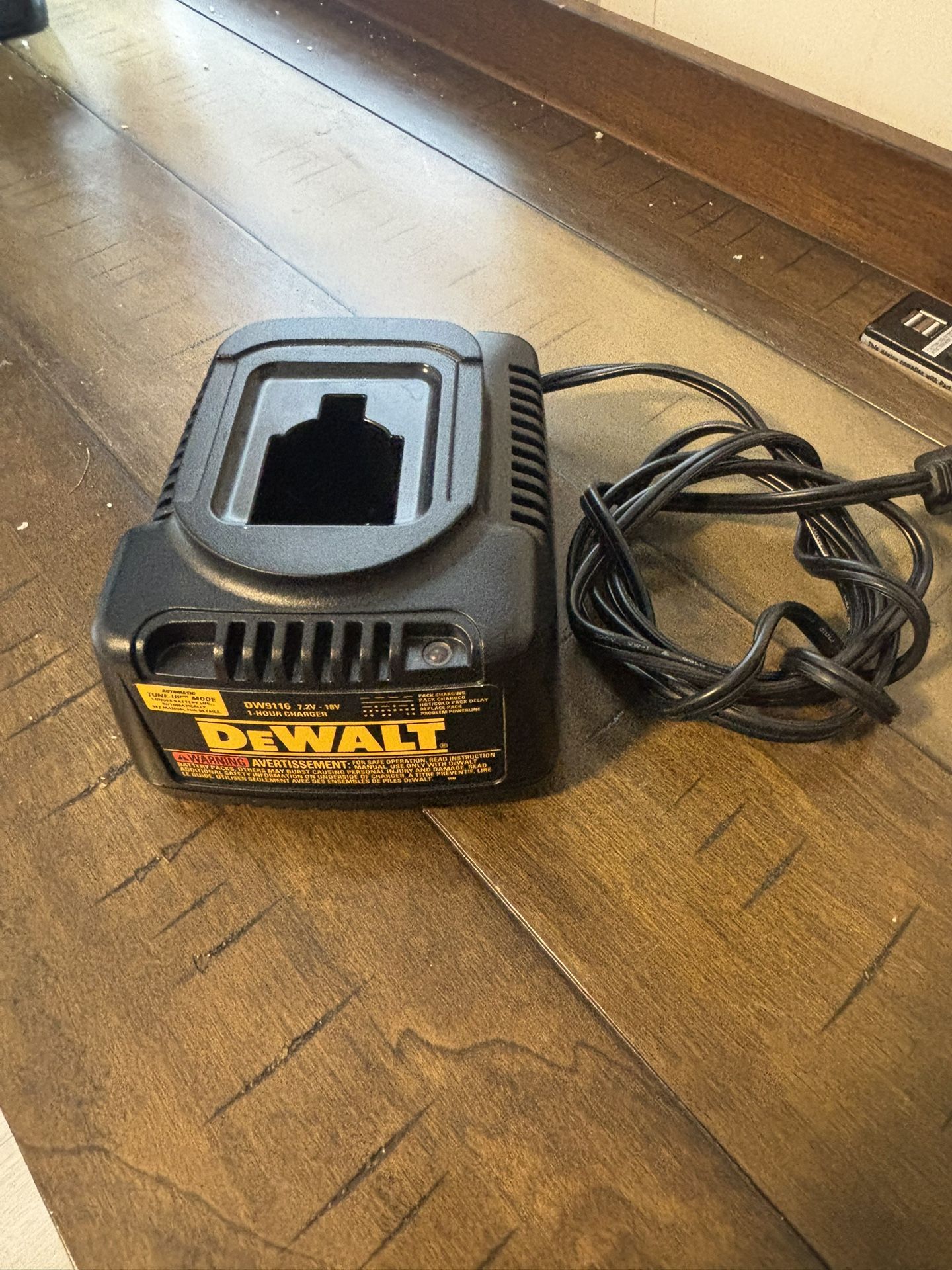 Charger Dewalt