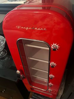 Frigidaire fridge soda dispenser - power is on, but one of the cooler fans is not working !