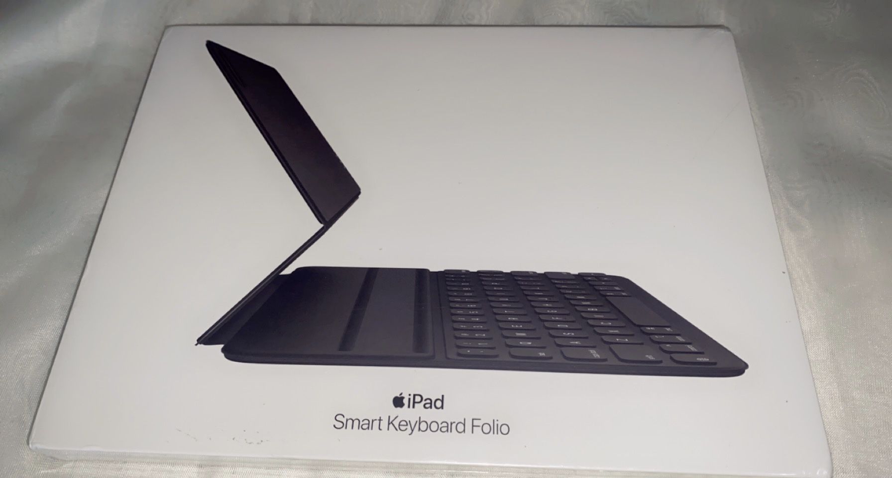 Apple Smart Keyboard Folio For iPad Pro 11 inch Mxnk2LL/a